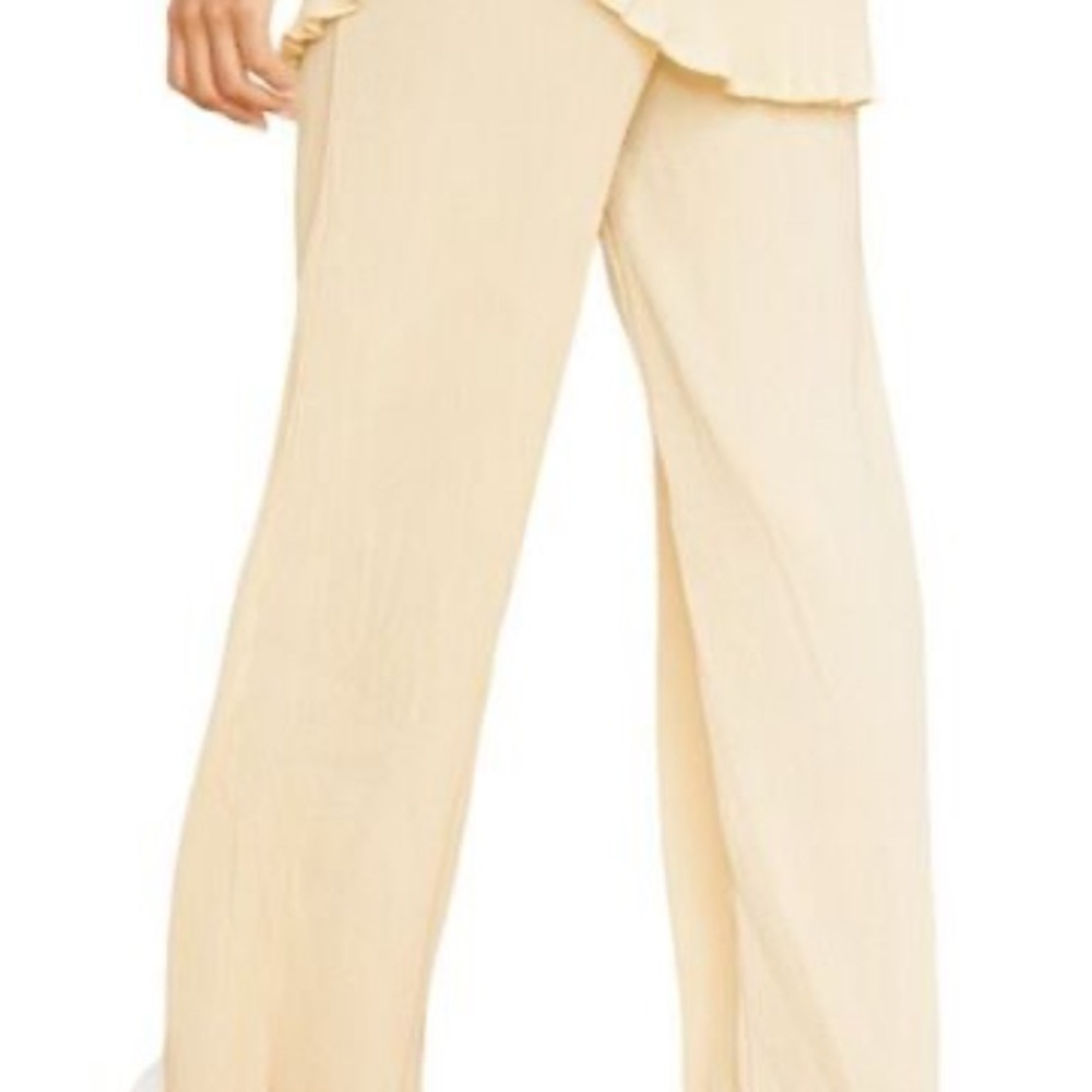 Pretty Little Thing Cream Plisse Pants Size 8 NWT